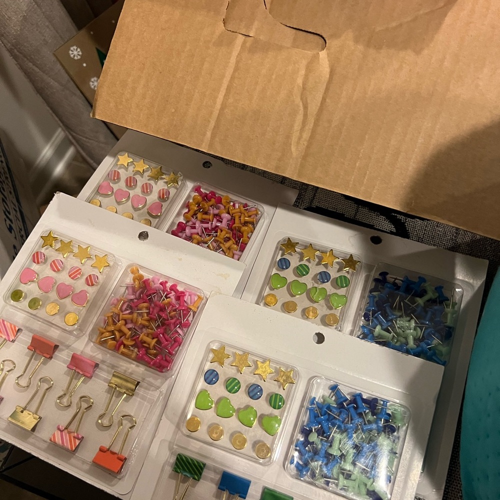 Office Essentials Decorative Push Pins and Clips Set - Multicolor